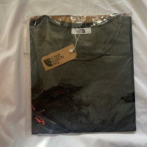 Gray The North Face t shirt